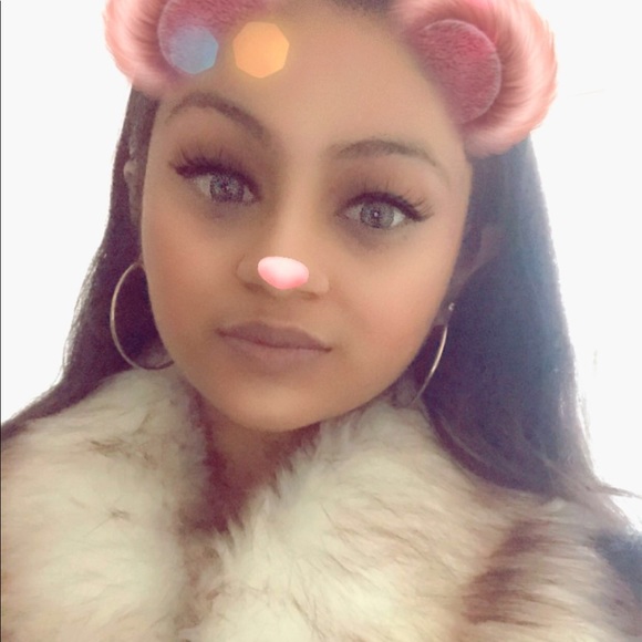 Meet your Posher, Anna 💕 - Picture 10 of 15